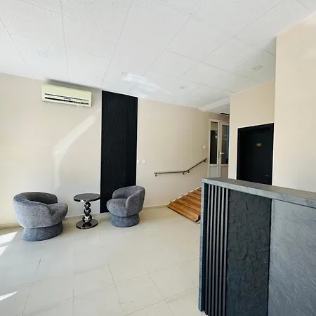 Sunny House 303 Two Bedroom Apartment *